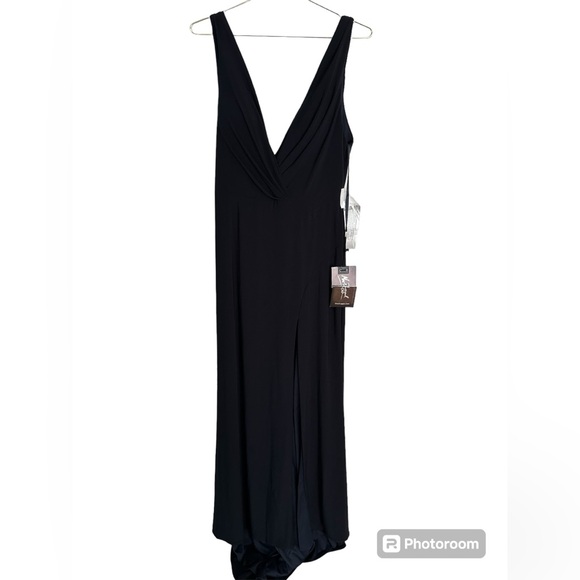 Mac Duggal Sleeveless V Neck Jersey Gown size 8 in Midnight. New with tag - Picture 4 of 9